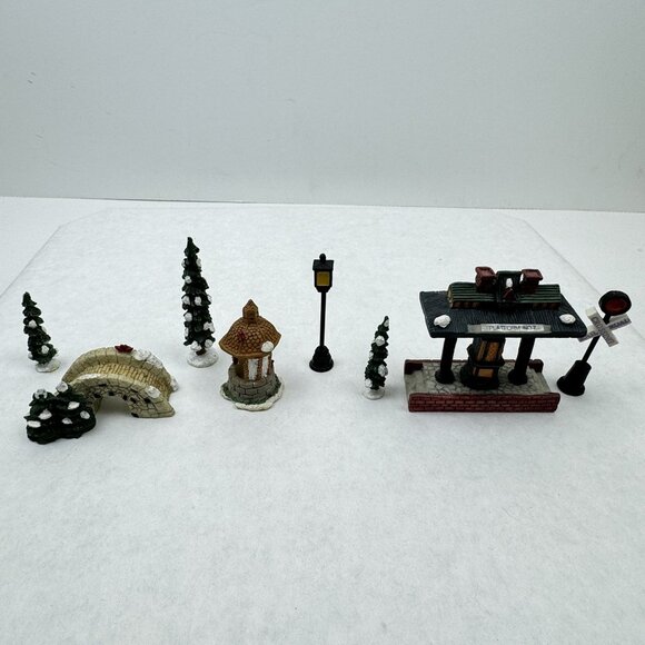 Vintage 1996 Dickens Sugar Creek County Mini Christmas Village Accessories 8 Pcs - Picture 1 of 14